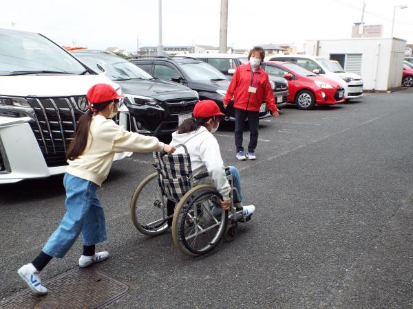 大野原西小福祉体験車いす(2)