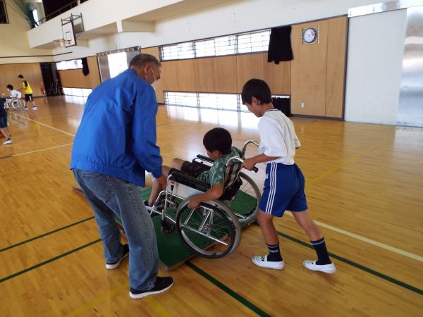 息栖小R5車いす➀