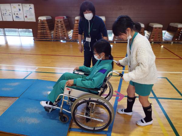 波崎西小学校R5車いす(2)