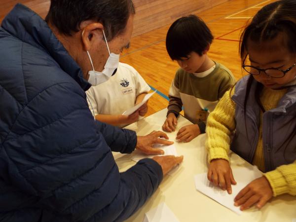 深芝小学校1年生昔遊び(2)