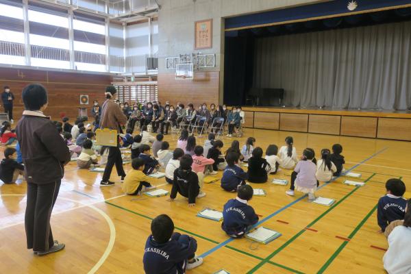 深芝小学校1年生昔遊び(4)